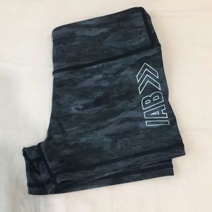 IAB shorts camo